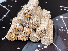 Load image into Gallery viewer, Gemini Crystals Gift Set, Gemini Crystal Box, Crystals for Gemini, Gemini Gift Set, Gemini Candle and Crystals