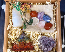 Load image into Gallery viewer, Deluxe Starter Crystal Kit, Beginners Crystal Set with Chakra Pyramid, Beginners Crystals, Chakra Set, Gift Box with Crystals