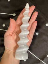 Load image into Gallery viewer, Taurus Crystal Gift Box, Deluxe Taurus Crystal Set, Large Crystal Set for Taurus, Taurus Gift Set, Large Taurus Gift Box, Deluxe Taurus Gift