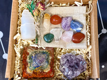 Load image into Gallery viewer, Deluxe Starter Crystal Kit, Beginners Crystal Set with Chakra Pyramid, Beginners Crystals, Chakra Set, Gift Box with Crystals