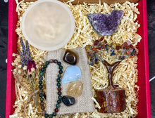 Load image into Gallery viewer, Gemini Crystal Box, Gemini Crystal Set, Gift for Gemini, Gemini Crystals, Gemini Box with Crystals, Gemini Birthstones, Gemini Stones