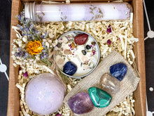Load image into Gallery viewer, Sagittarius Crystals Gift Set, Sagittarius Crystal Box, Sagittarius Stones, Crystals for Sagittarius, Sagittarius Candle, Sagittarius Gifts