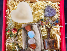 Load image into Gallery viewer, Cancer Crystals Box, Cancer Deluxe Crystal Box, Birthday Crystal Gift Set, Cancer Gift Box, Cancer Gemstones, Cancer Stones Set, Cancer Kit