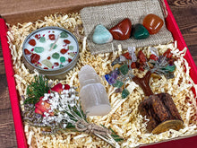 Load image into Gallery viewer, Merry Christmas Crystal Gift Box, Christmas Gift Set with Crystals, Crystals Holidays Box