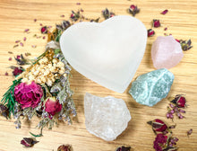 Load image into Gallery viewer, Self Love Crystals Set, Raw Love Crystals, Crystals Kit for Love, Manifesting Love Crystals Gift Box, Attract Love Crystal Set