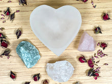 Load image into Gallery viewer, Self Love Crystals Set, Raw Love Crystals, Crystals Kit for Love, Manifesting Love Crystals Gift Box, Attract Love Crystal Set