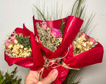 Load image into Gallery viewer, Mini Dried Flowers Bouquet, Wedding Favors Dried Flowers , Mini Dried Flowers, Wedding Dried Roses Bouquet, Guest Favors Mini Bouquets Roses