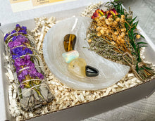 Load image into Gallery viewer, Gemini Crystals Set, Gemini Kit, Crystals For Gemini, Gemini Birthday Box, Gemini Birthstones, Gemini Stones, Gemini Crystal Gift Box