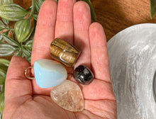 Load image into Gallery viewer, Gemini Crystals Set, Gemini Kit, Crystals For Gemini, Gemini Birthday Box, Gemini Birthstones, Gemini Stones, Gemini Crystal Gift Box