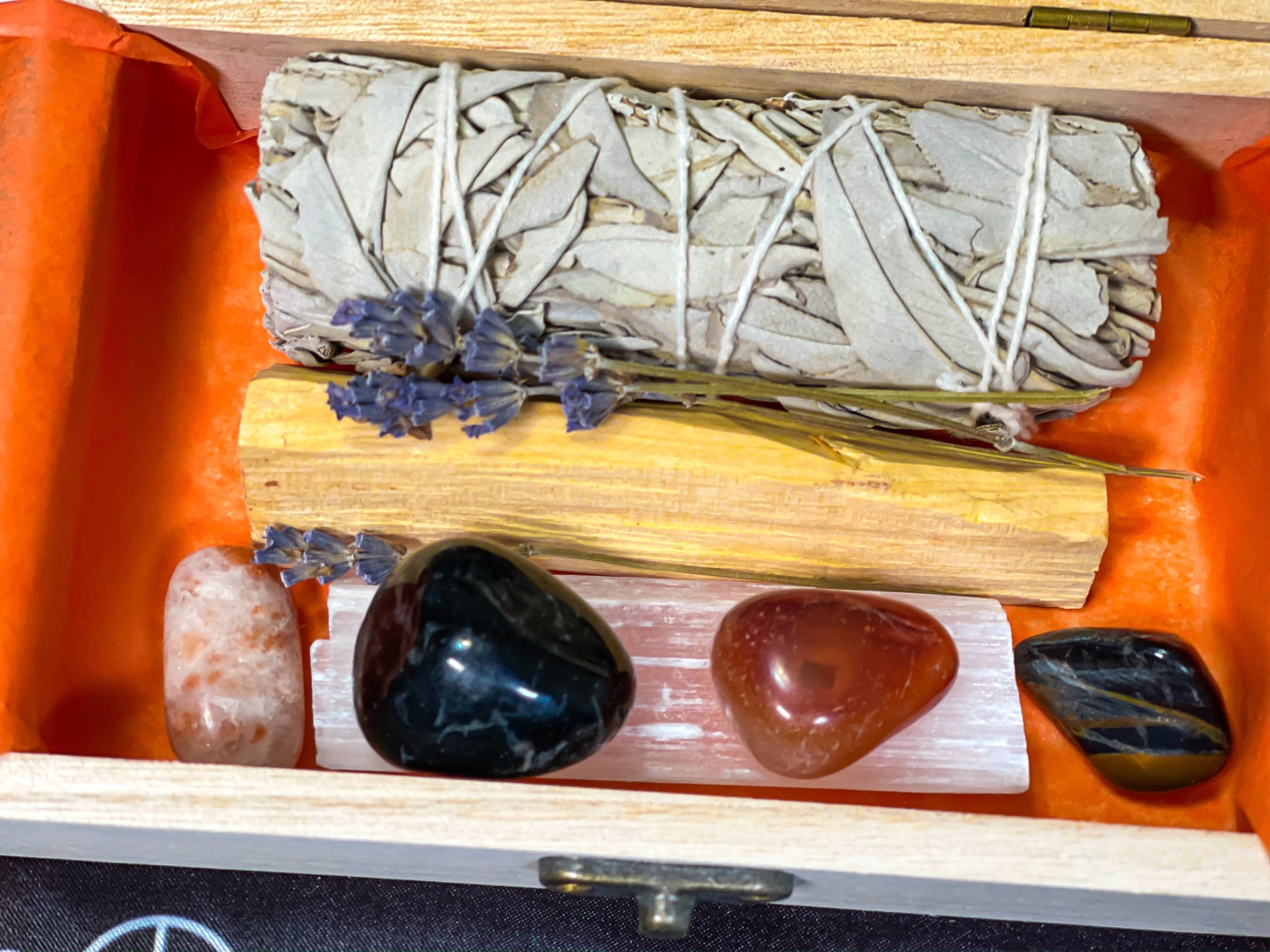Leo Crystal Box, Leo Crystals Set, Crystals for Leo, Leto Crystals in Wood Box, Leo Wood Box with Crystals, Leo Gemstones