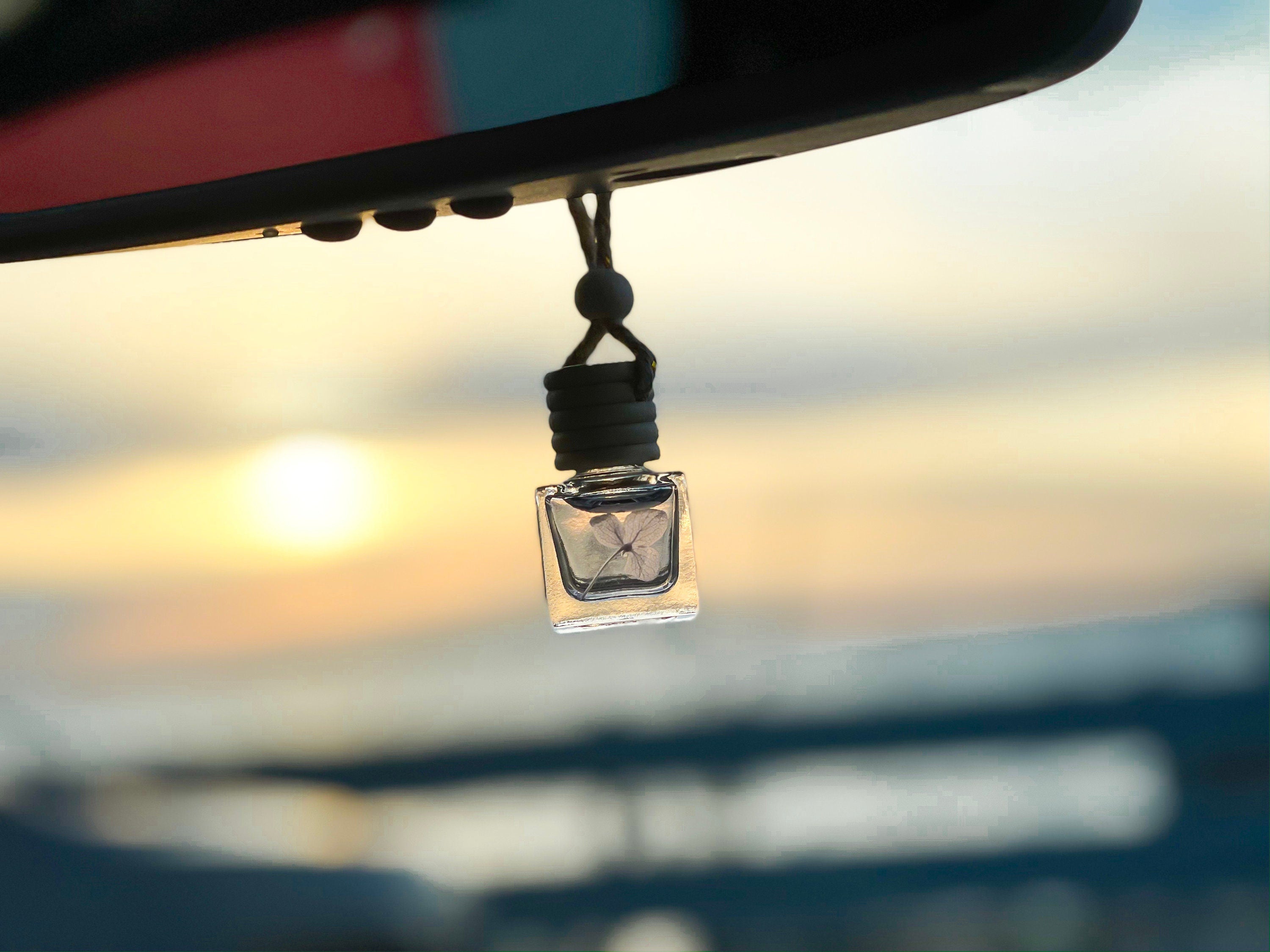 Hanging Car Diffuser with Dried Flowers, Dried Flower Car Air Freshener, Car Diffuser with Natural Fragrances from Essential Oils, Diffuser