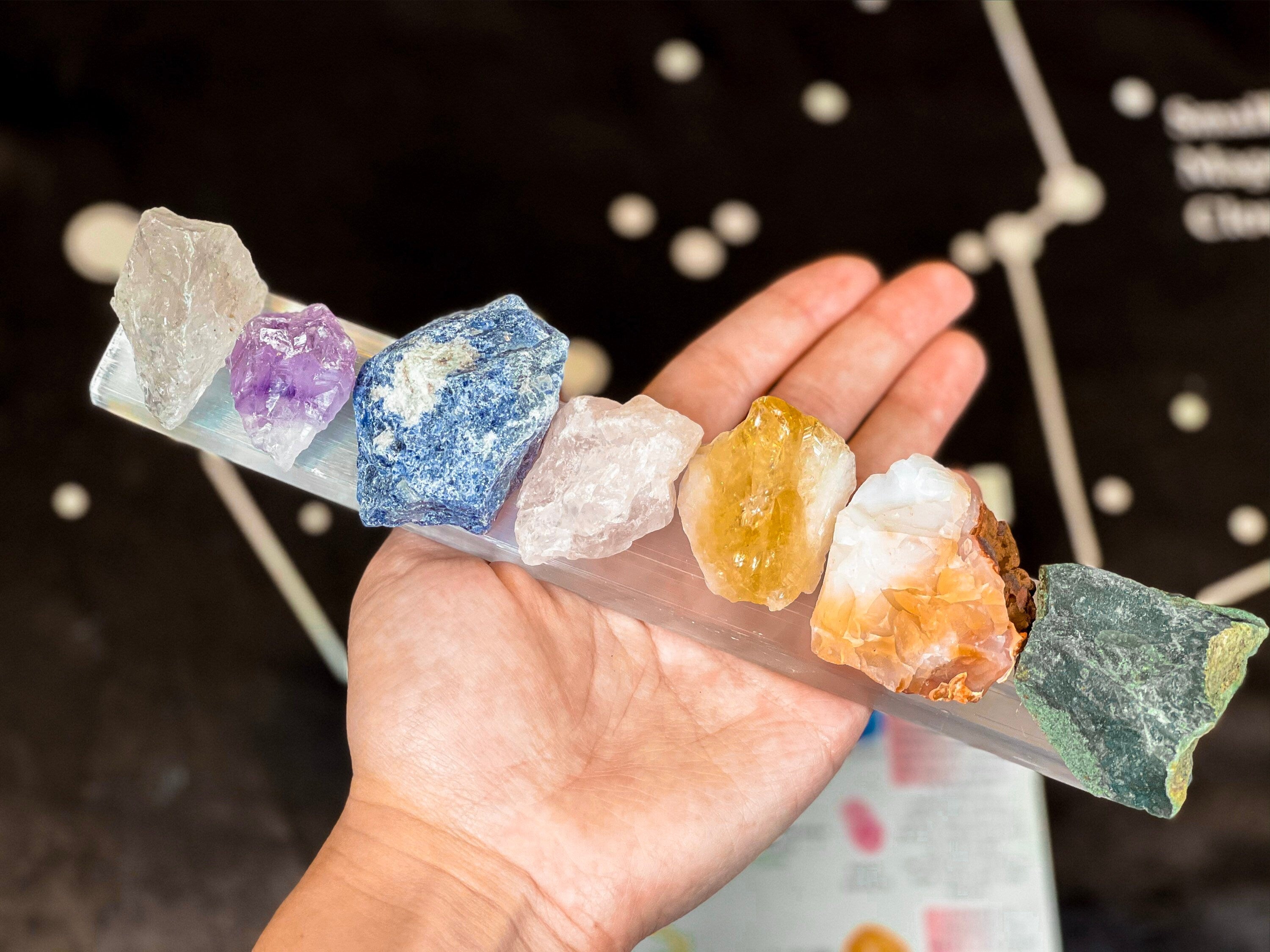 Raw Crystal 7 Chakra Set with Selenite Plate, Chakra Crystals, Chakra Set, Healing Crystals and Stones, Seven Chakras, Rough Chakra Crystals
