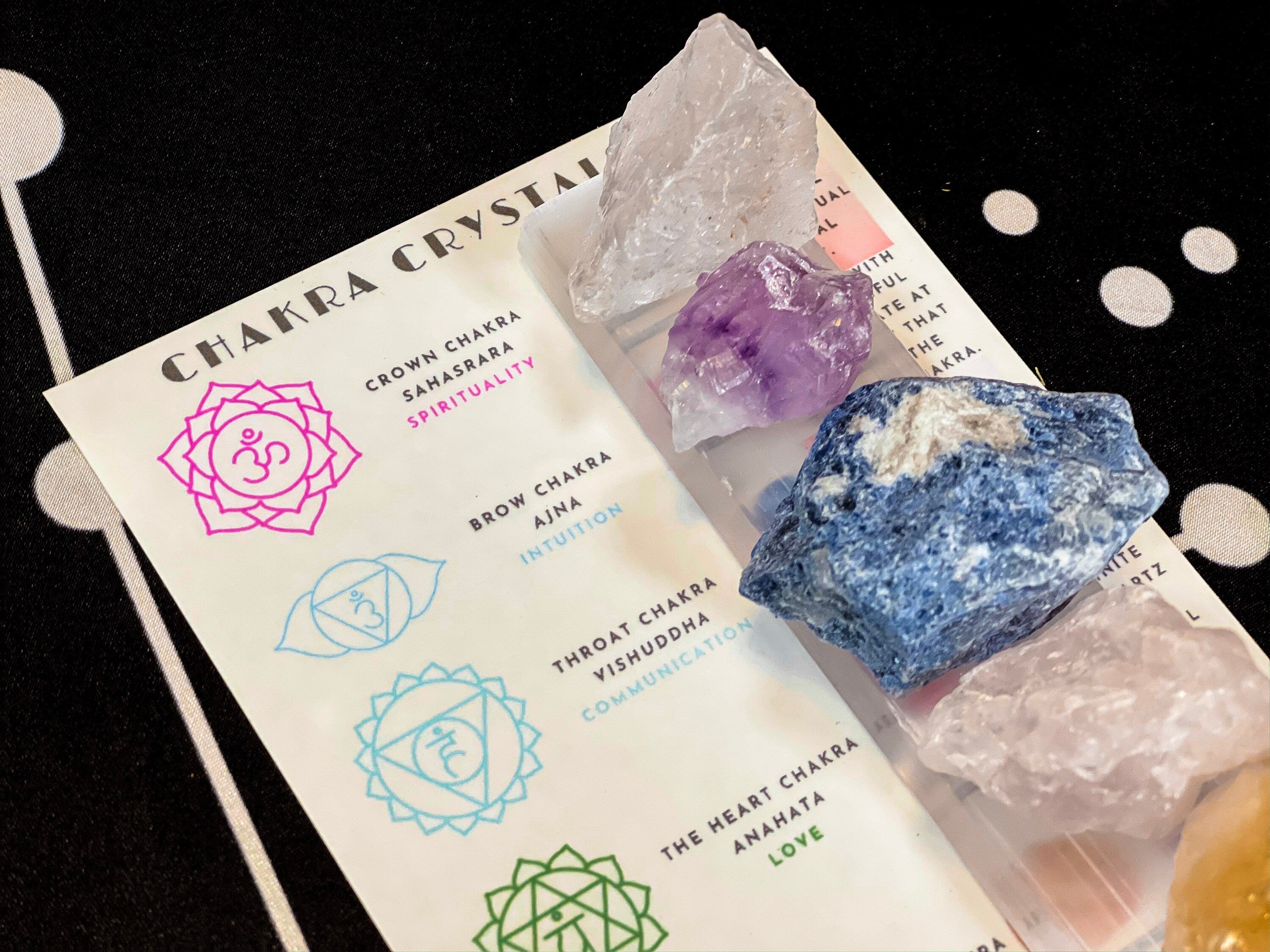 Raw Crystal 7 Chakra Set with Selenite Plate, Chakra Crystals, Chakra Set, Healing Crystals and Stones, Seven Chakras, Rough Chakra Crystals